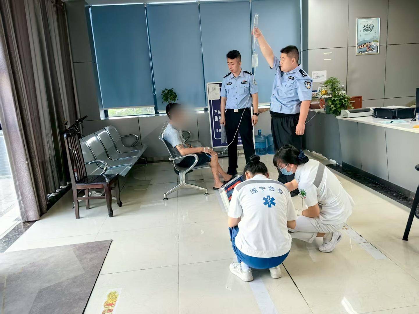 皇冠皇冠信用网会员注册
_男子在交警队办业务突然晕厥:糖尿病并发症引发严重低血糖皇冠皇冠信用网会员注册
,输液20分钟缓过来了