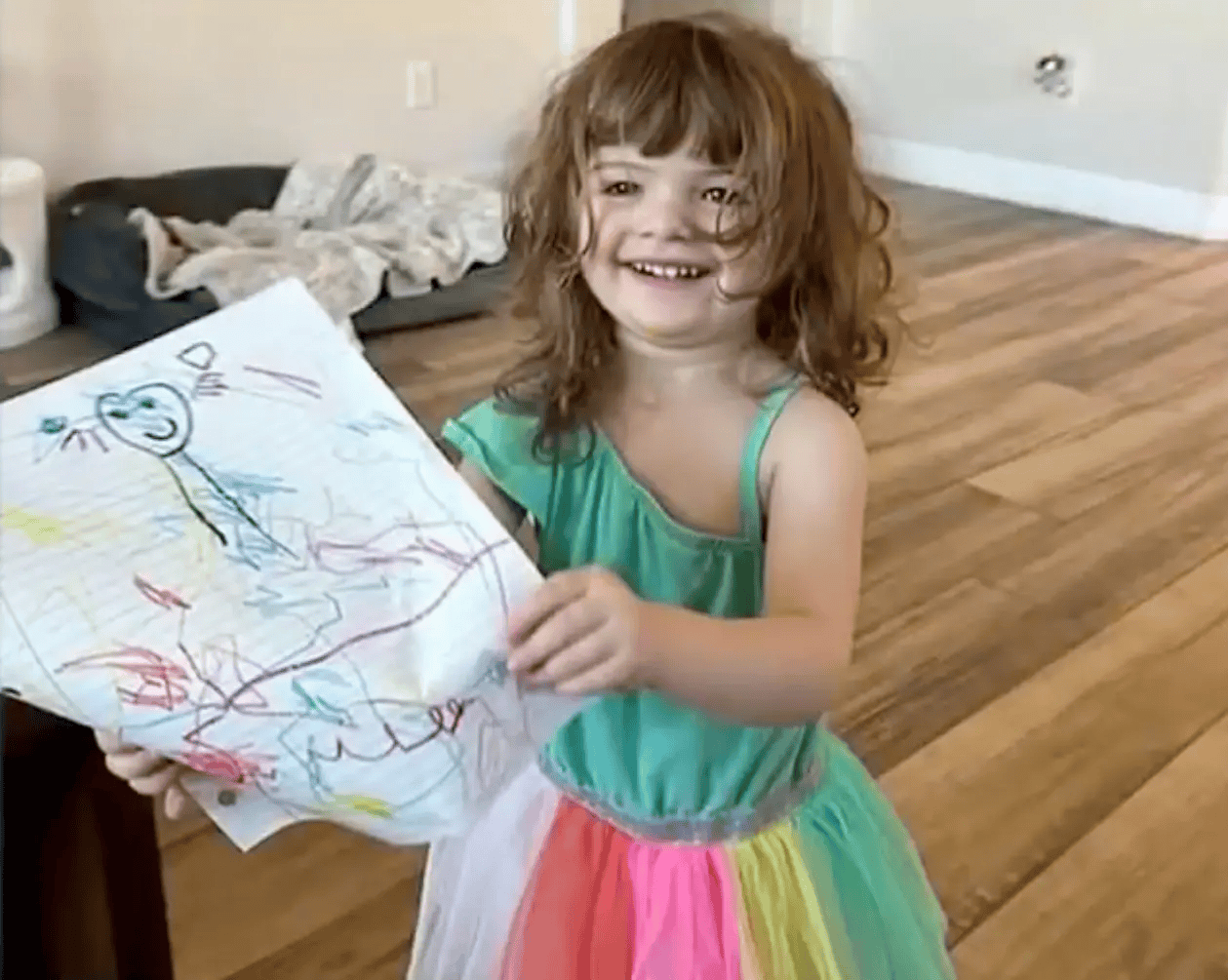 皇冠皇冠信用开户
_42℃高温下皇冠皇冠信用开户
，美国一父亲在家看片喝酒，将2岁女儿留在车内致身亡，入狱前自杀