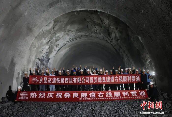 皇冠信用网开户
_昆明出发皇冠信用网开户
，2.5小时到重庆，3小时到成都！渝昆高铁最新进展→